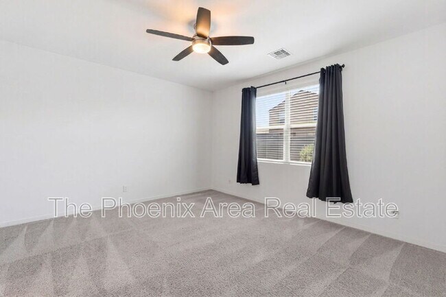 Building Photo - 40643 W Shaver Dr