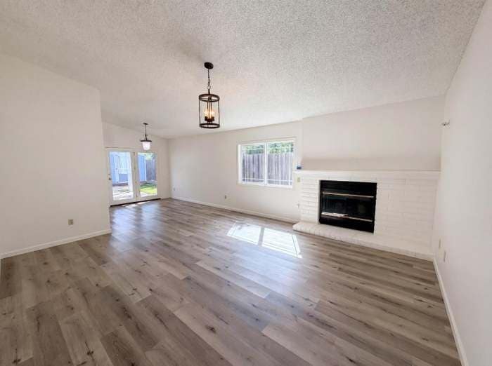 Building Photo - 5901 Small Hill Ct