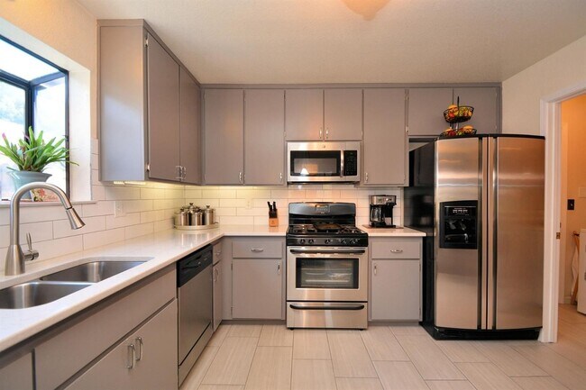 Building Photo - 4108 Madeline Way