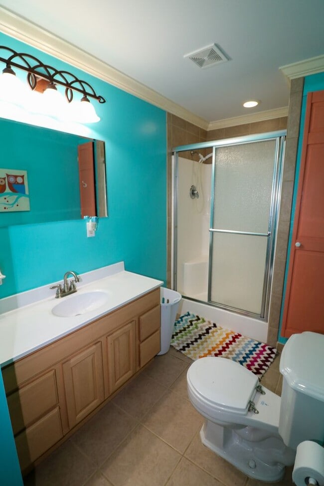 Building Photo - Wonderful Lake Home