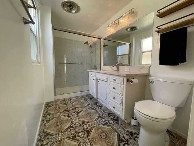 Building Photo - 6520 Havenside Dr