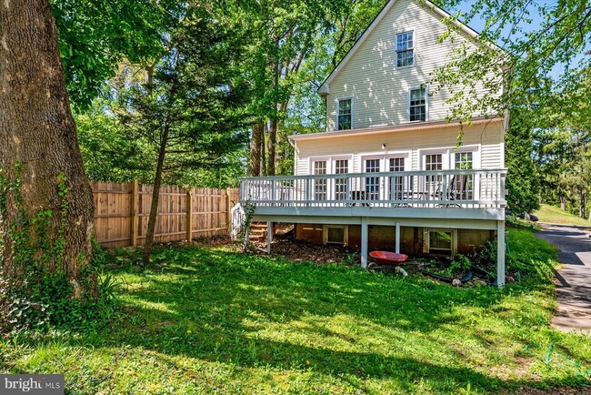 Building Photo - 11109 Hillsdale Dr