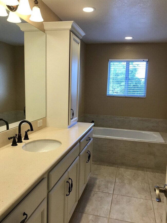 Building Photo - San Roque 3 Bedroom Townhouse - Available Late January