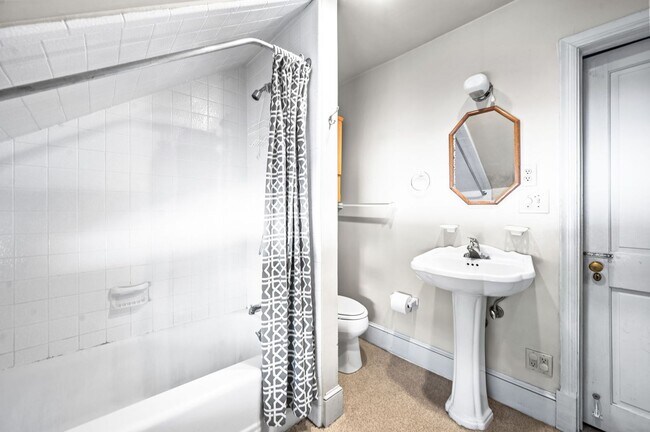 Building Photo - Charming 4BE/3BA Home in Historic Downtown Franklin!