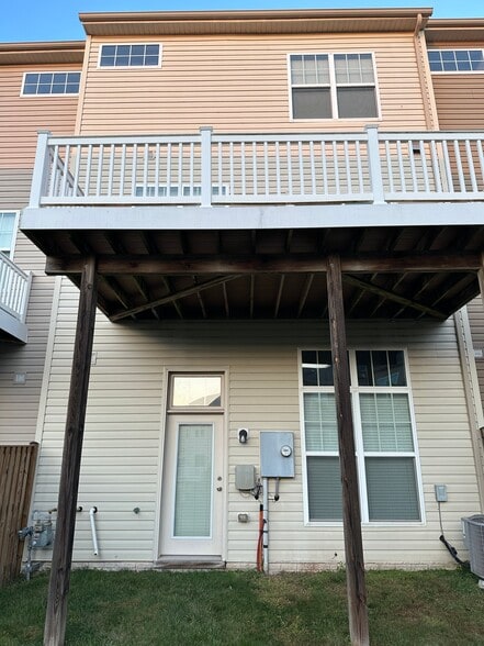 Building Photo - 9075 Alexander Way