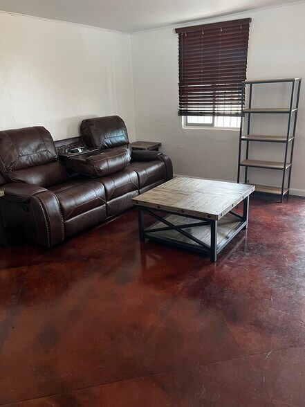 Building Photo - 1512 N Forgeus Ave