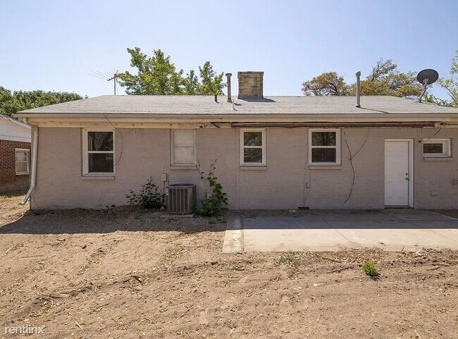 Building Photo - 1222 E Del Mar St