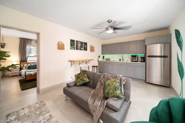 Building Photo - 1702 NE 9th St