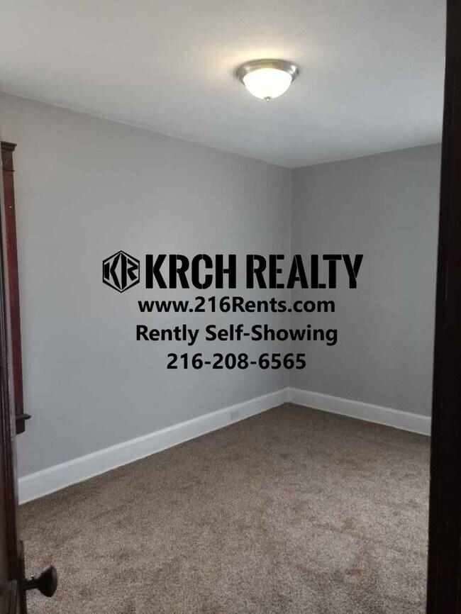 Building Photo - Available Now! Remodeled 3 Bed 1 bath home!