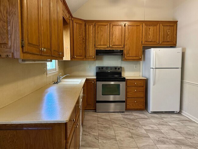Building Photo - 2083 Ridgecrest Rd