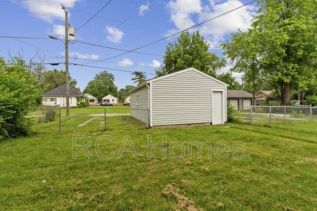 Building Photo - 239 S Rural St