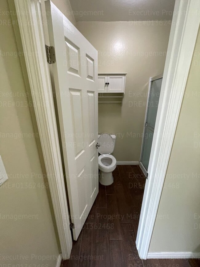 Building Photo - 4 bedrooms/ 2 bathrooms, with a patio.