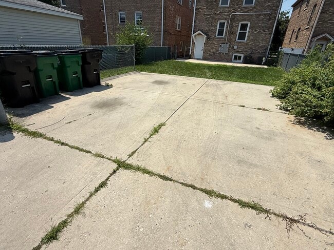 Building Photo - 1637 Elmwood Ave