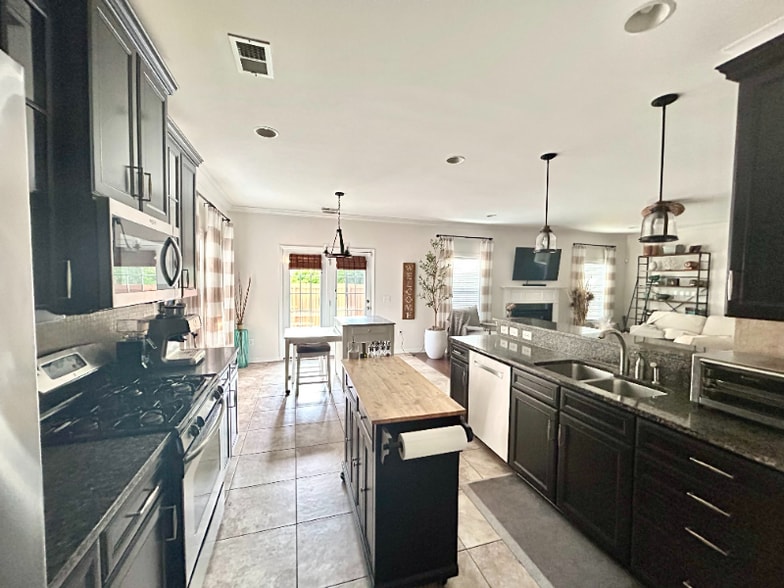 Building Photo - 430 Sanders Farm Ln