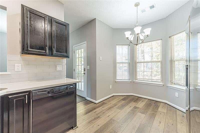 Building Photo - 2716 Lake Park Ridge W