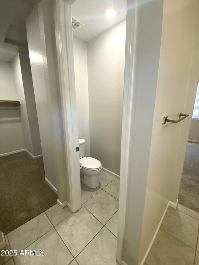 Building Photo - 24620 W Mohave St