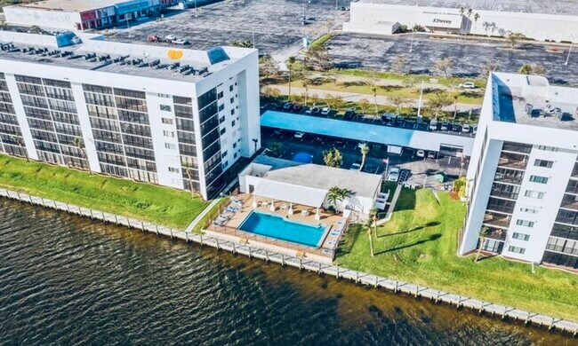 Pool and club house - 250 S Sykes Creek Pky