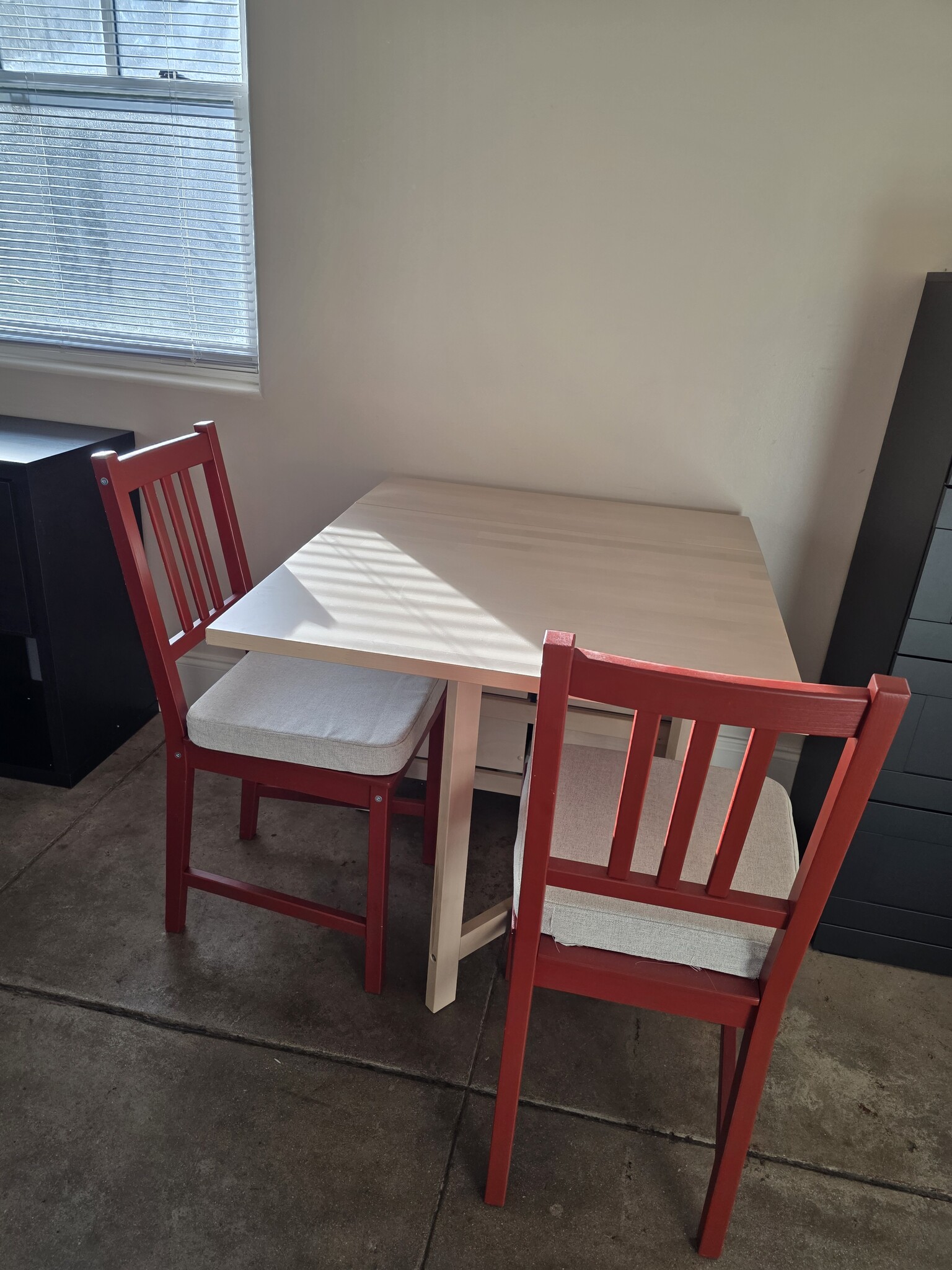Dining Area - 1049 N Jacobus Ave