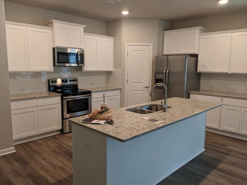 Building Photo - 8194 Fairlane Dr