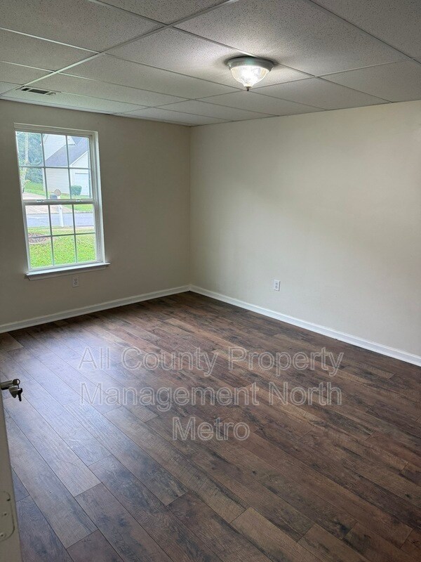 Building Photo - 170 S Barbara Ln