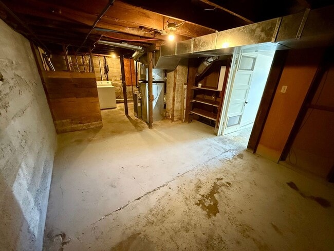 Building Photo - Charming 2-Bedroom, 1-Bathroom House for R...