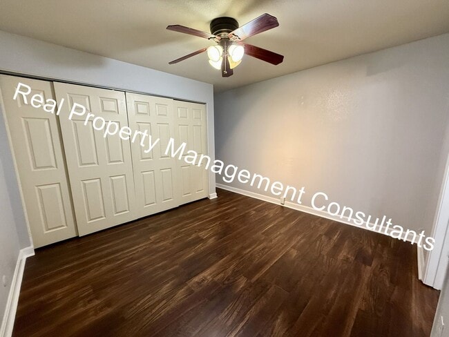 Building Photo - 2 Bed 2 Bath West Plaza Urban Oasis