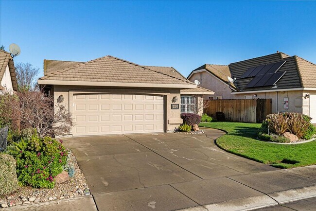 Building Photo - Lovely 3 Bedroom/2 Bath Home Located in Lodi Ca