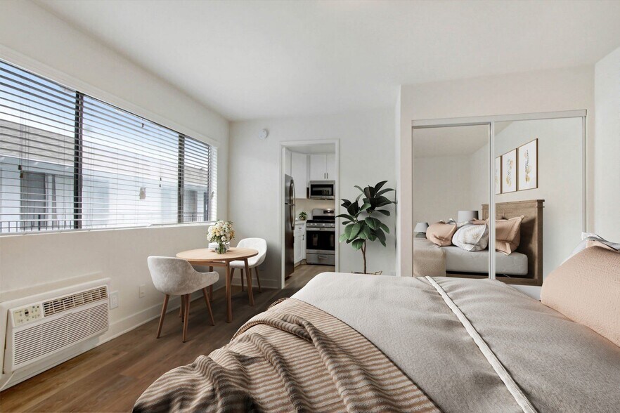 Building Photo - Reseda Apartments