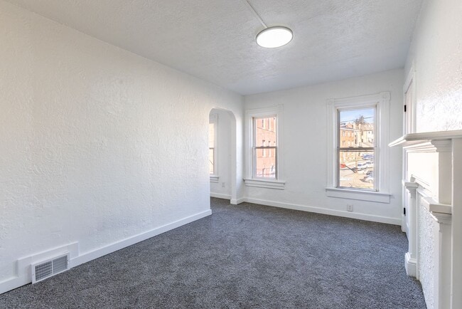 Building Photo - Available April 2026 - COMPLETELY RENOVATED 2 Bedroom Home