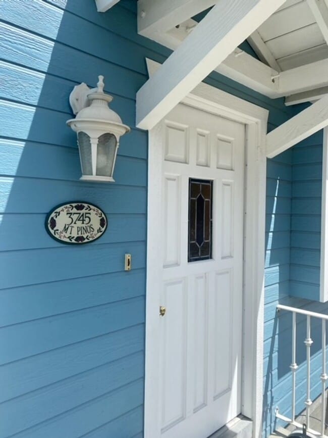 Building Photo - Charming 3-Bedroom Cottage with Fenced Yard & Fireplace in the Heart of Frazier Park