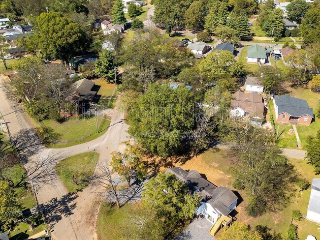 Building Photo - 1201 E 32nd St