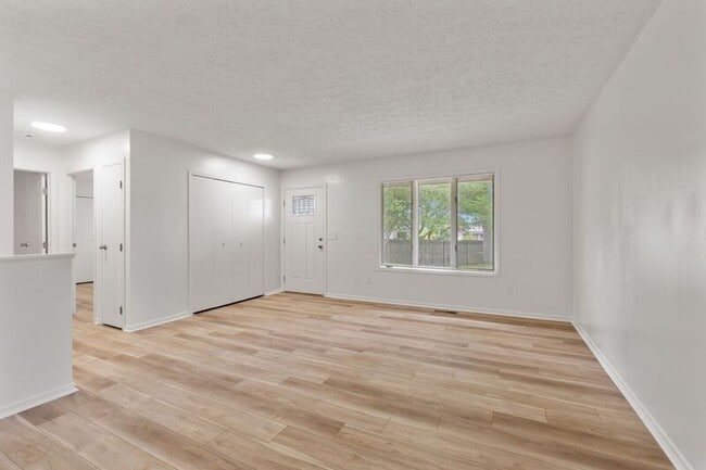 Building Photo - 1362 Yorkland Rd