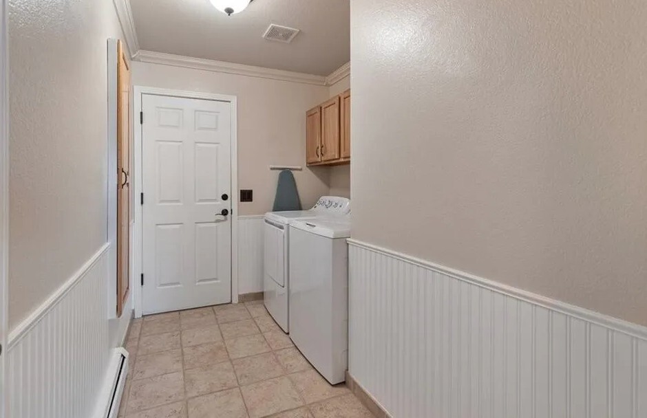 Laundry and mudrm - 152 Las Lunas St