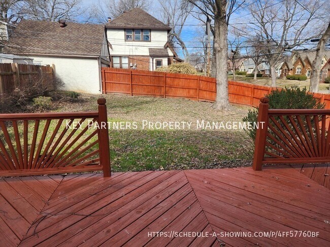 Building Photo - 318 E 68th St