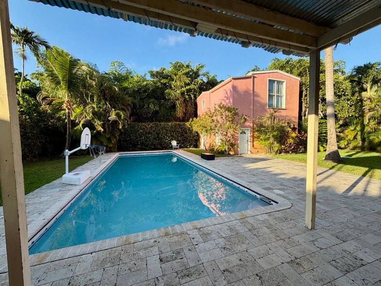 Building Photo - 6740 SW 52nd St