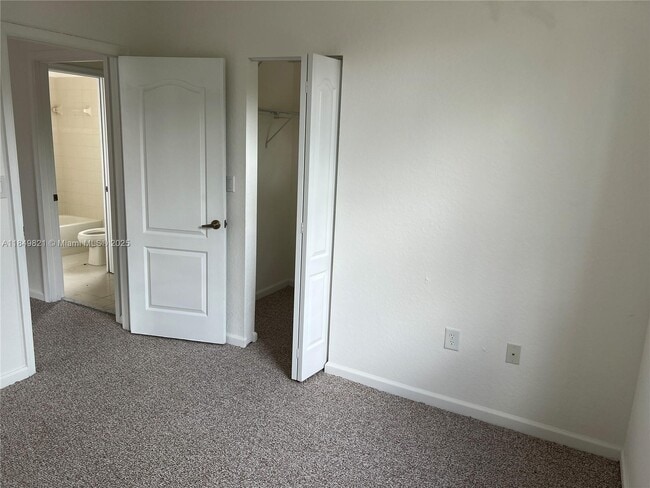 Building Photo - 1133 NE 40th Rd