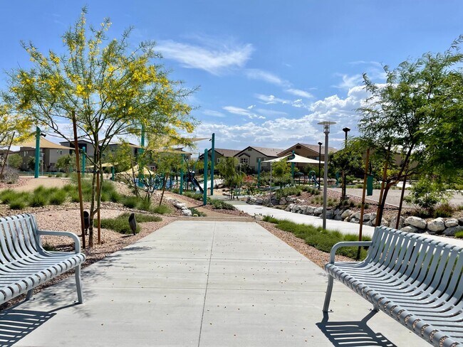 Building Photo - AMAZING GATED 3 BED 2.5 BATH 2 CAR GARAGE !