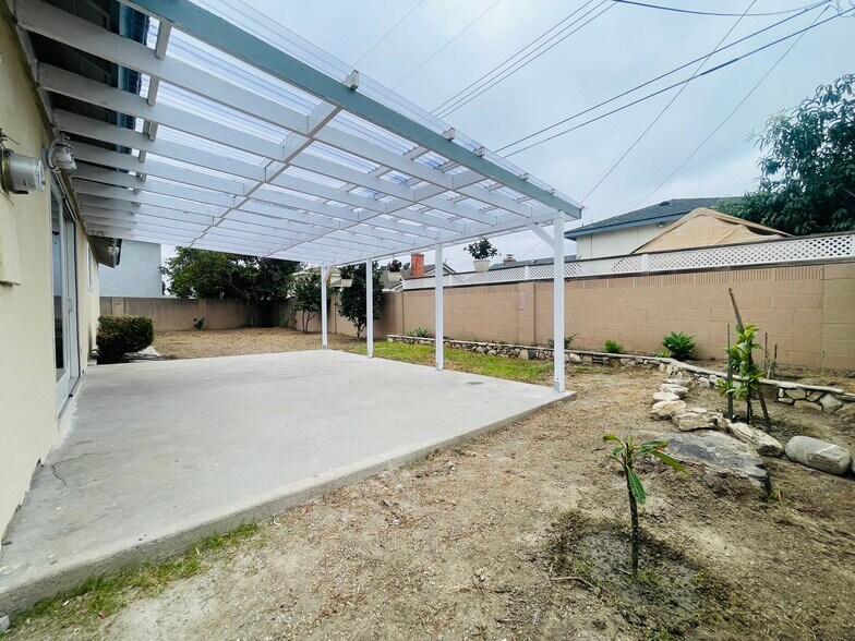 Building Photo - 10473 Rose Ann Cir