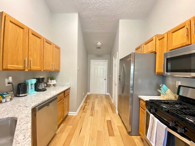 Building Photo - 6054 Lights Ferry Rd