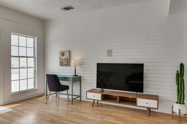 Building Photo - 7701 Ridgeway Ct