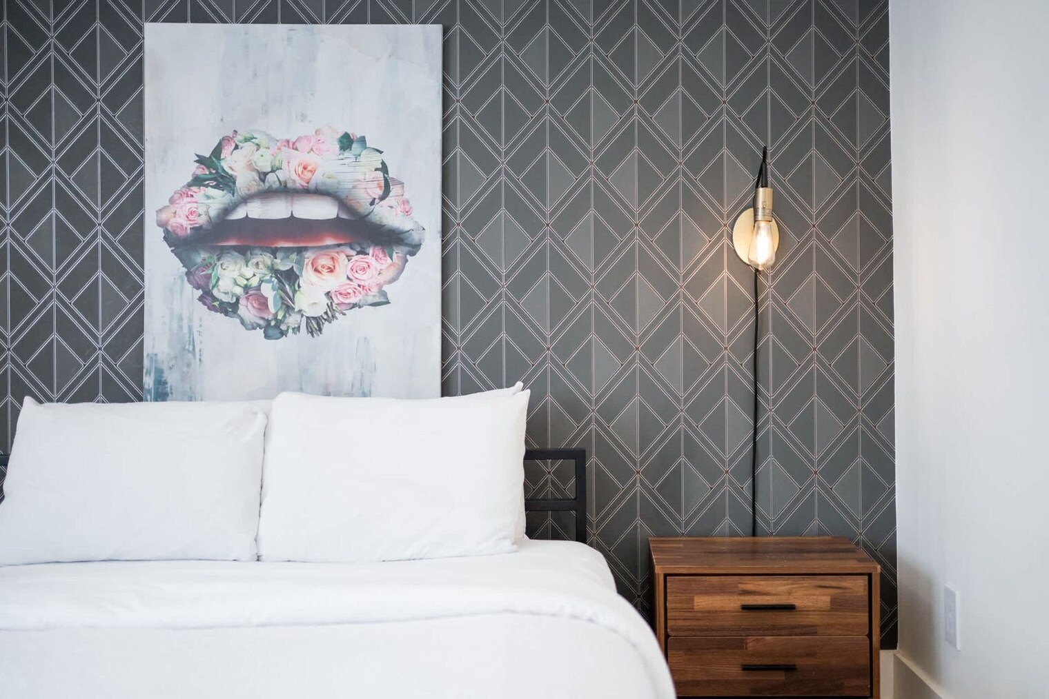 Building Photo - 1136 Crescent Ave NE