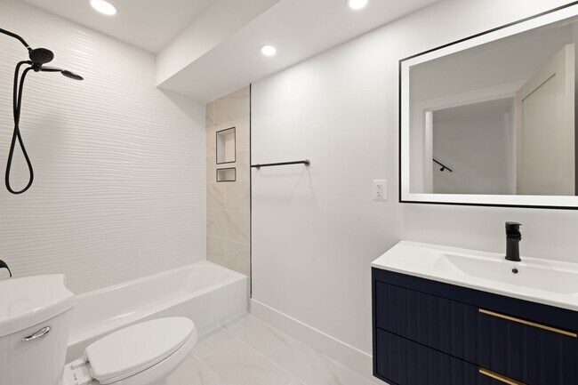 Building Photo - DC1026