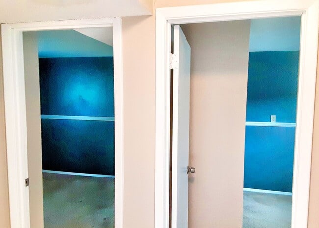 Building Photo - 2421 Camellia Dr