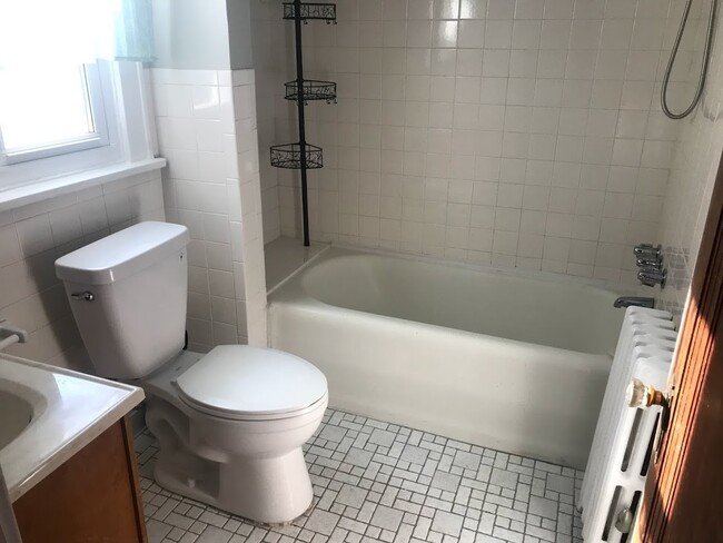 Building Photo - 4 Bedroom; 1 Bath House for Rent - Swissvale