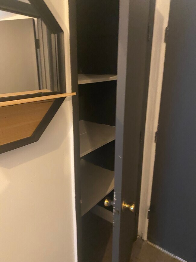 Building Photo - 1441 Lincoln Rd