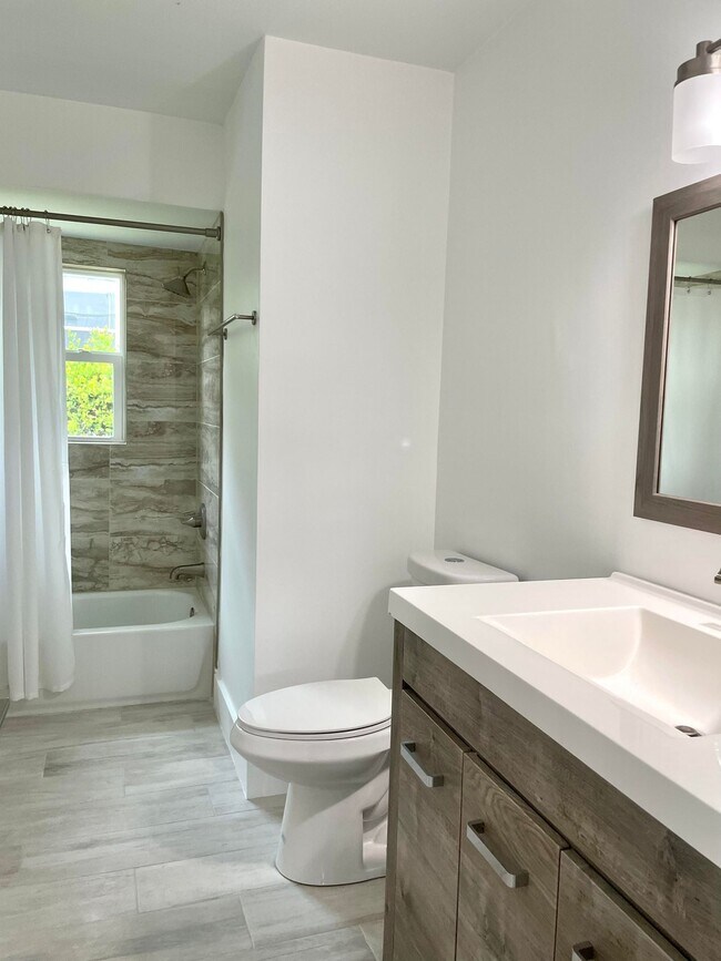 Building Photo - 217 3rd St