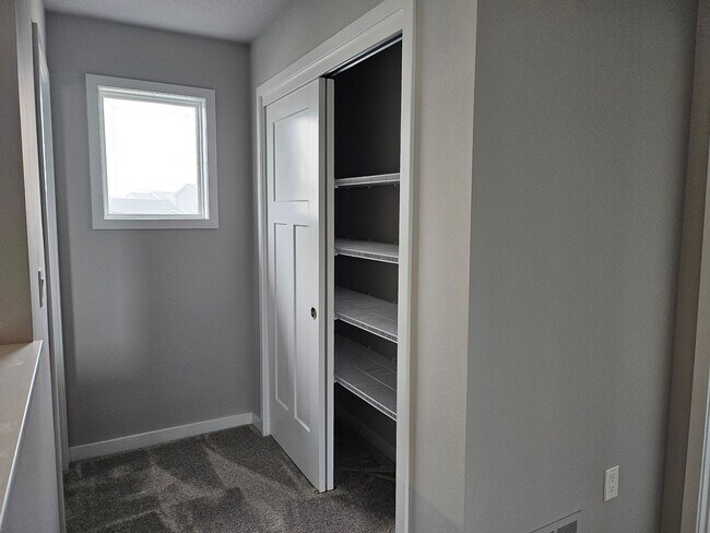 Building Photo - 3 Bed / 2.5 Bath Home in Norwalk. Move-In Special: Get 1 month FREE with an 18-Month Lease!