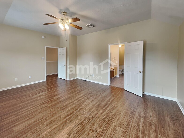 Building Photo - 26887 Castlecliff Ln