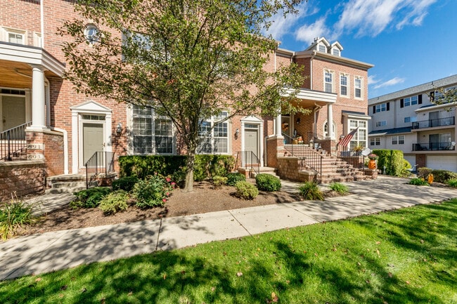 Building Photo - 695 River Park Village Blvd