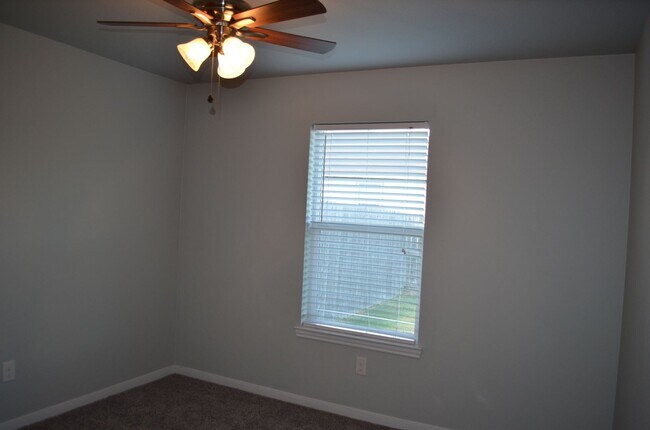 Building Photo - 2002Tru